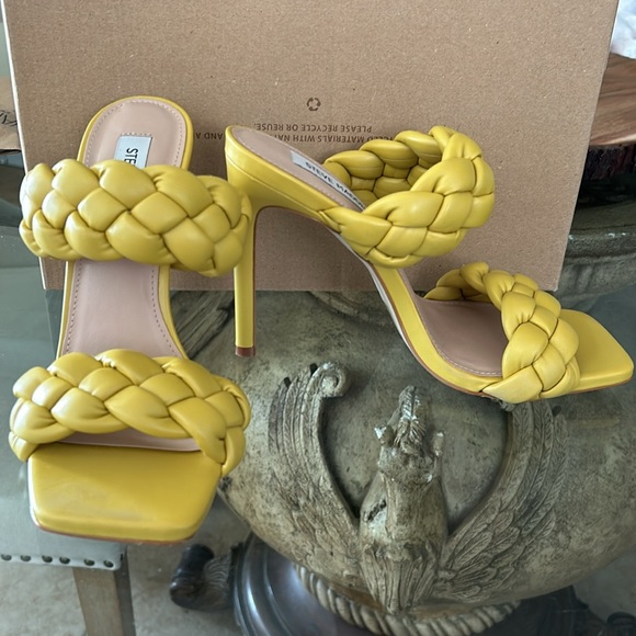 Steve Madden mustard heels 8.5 - Picture 2 of 5